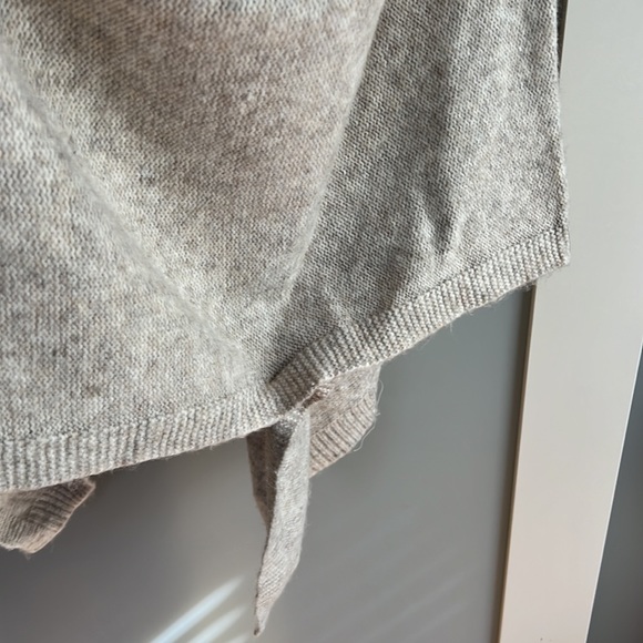 Like New Knit Poncho OS - Picture 5 of 6